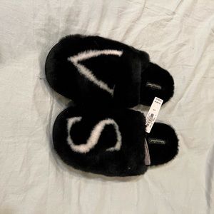 Victoria Secret velvet Slippers size large (9-10)